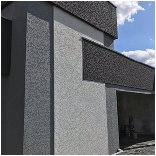 Светлый фасад с декоративной отделкой